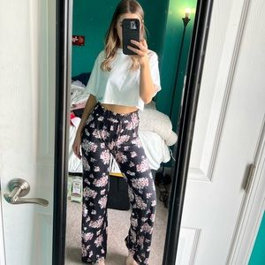 Lightly worn, flowing, floral pants